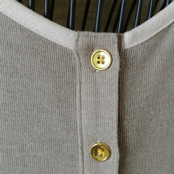 Like New beige color top, size L "JONES NEW YORK" - Picture 2 of 7
